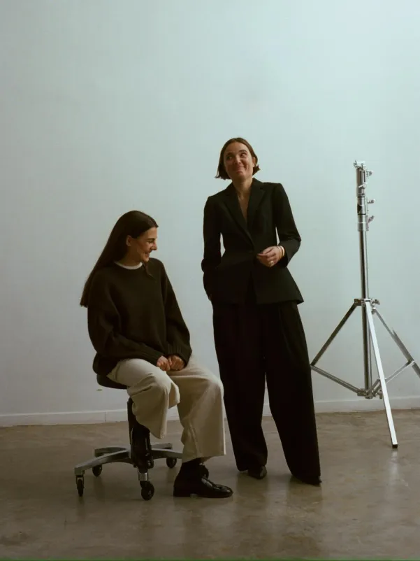 Photo de Mathilde et Emilie au studio mani